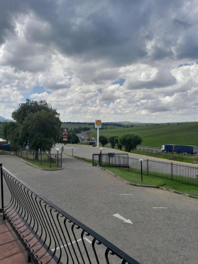 Protea Hotel By Marriott Harrismith Montrose Exterior foto