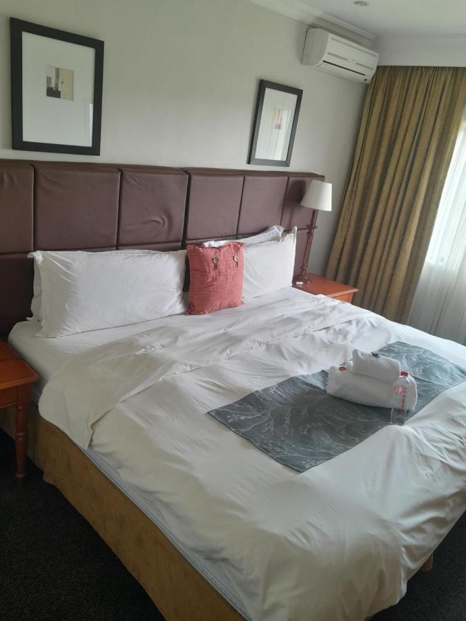 Protea Hotel By Marriott Harrismith Montrose Exterior foto